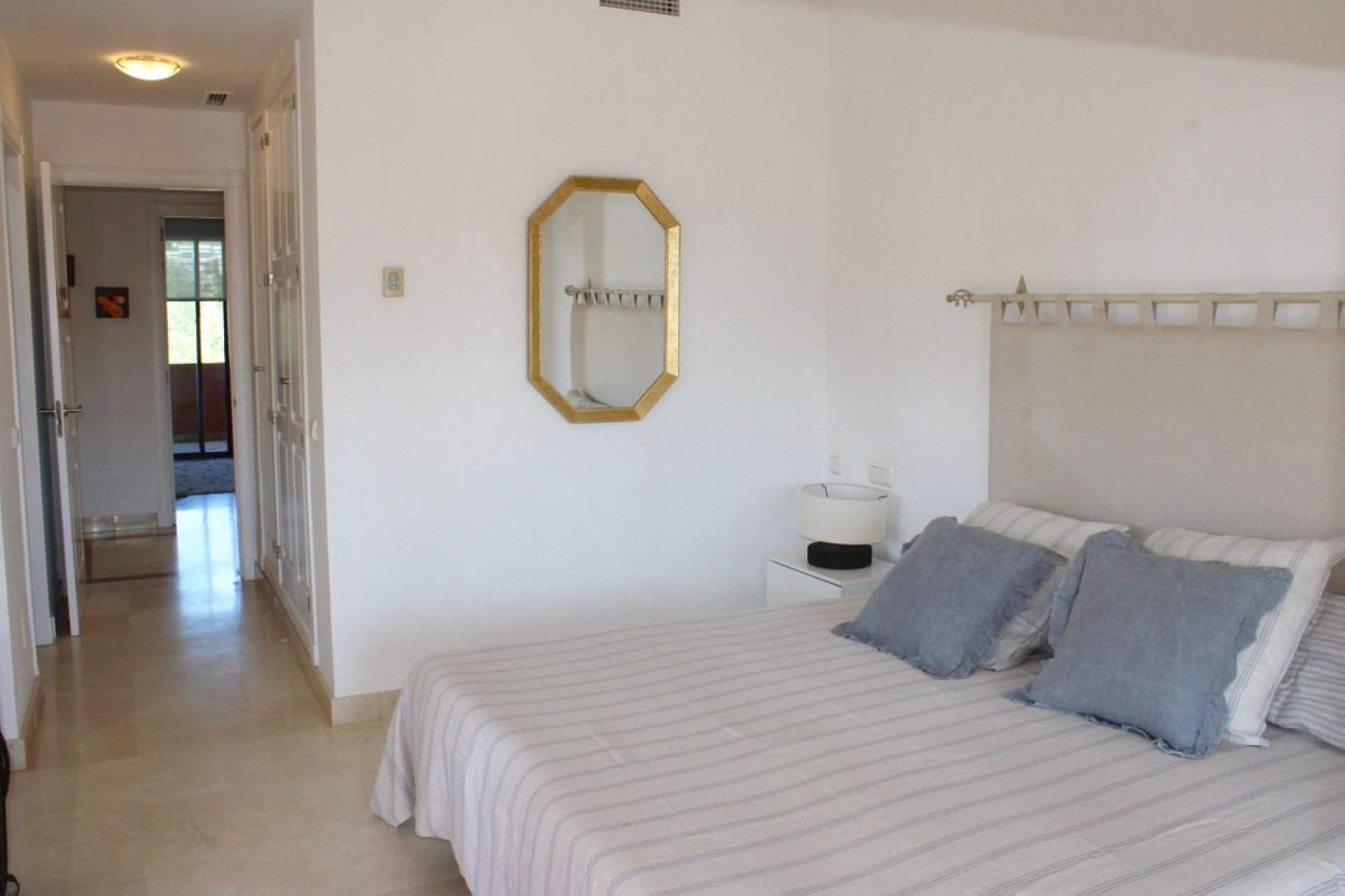 Resale - Apartment - Middle Floor Apartment - Marbella - Bahía de Marbella