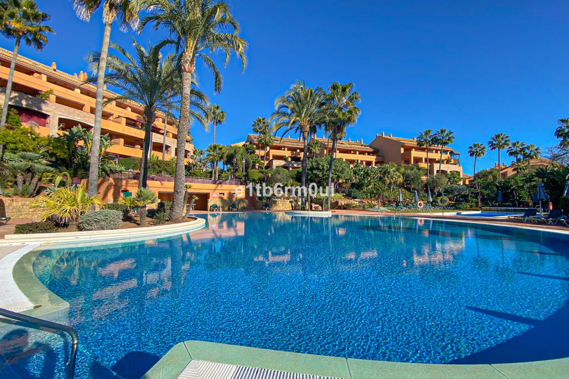 Resale - Apartment - Middle Floor Apartment - Marbella - Bahía de Marbella