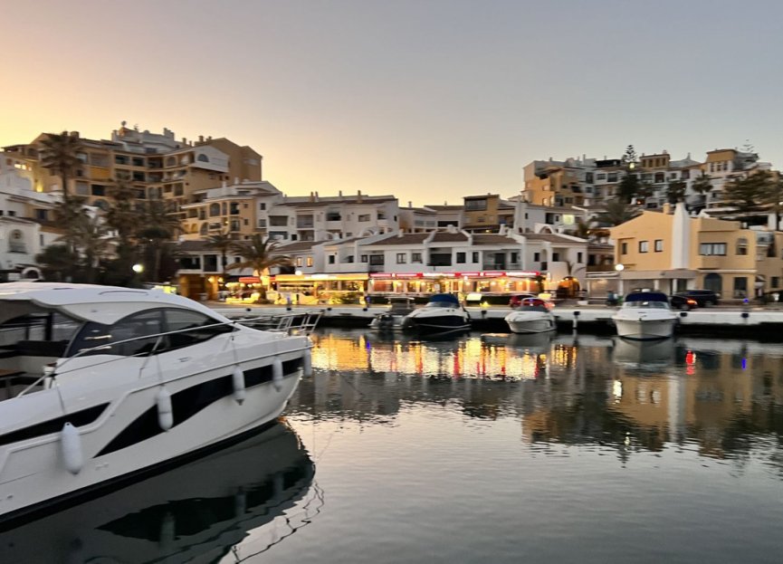 Resale - Apartment - Middle Floor Apartment - Marbella - Cabopino