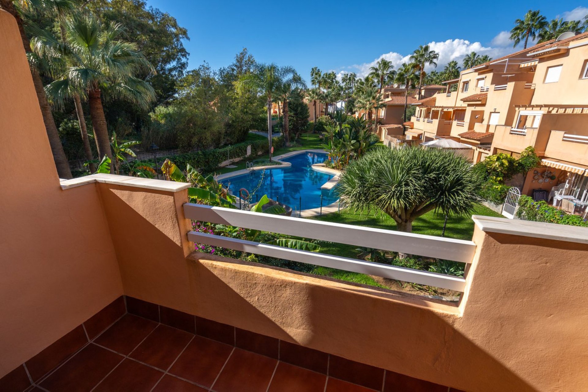 Resale - Apartment - Middle Floor Apartment - Marbella - Cabopino