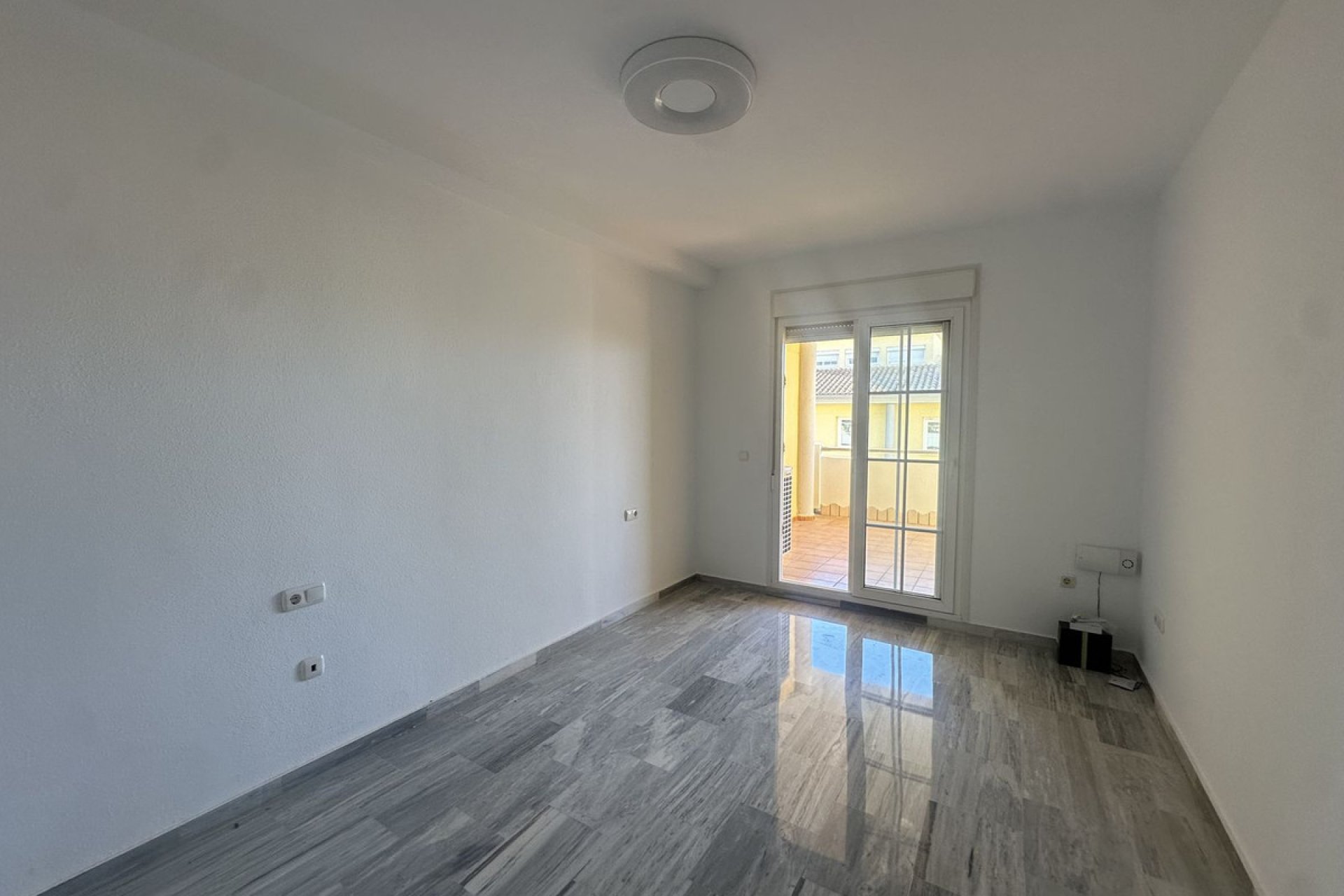 Resale - Apartment - Middle Floor Apartment - Marbella - Cabopino