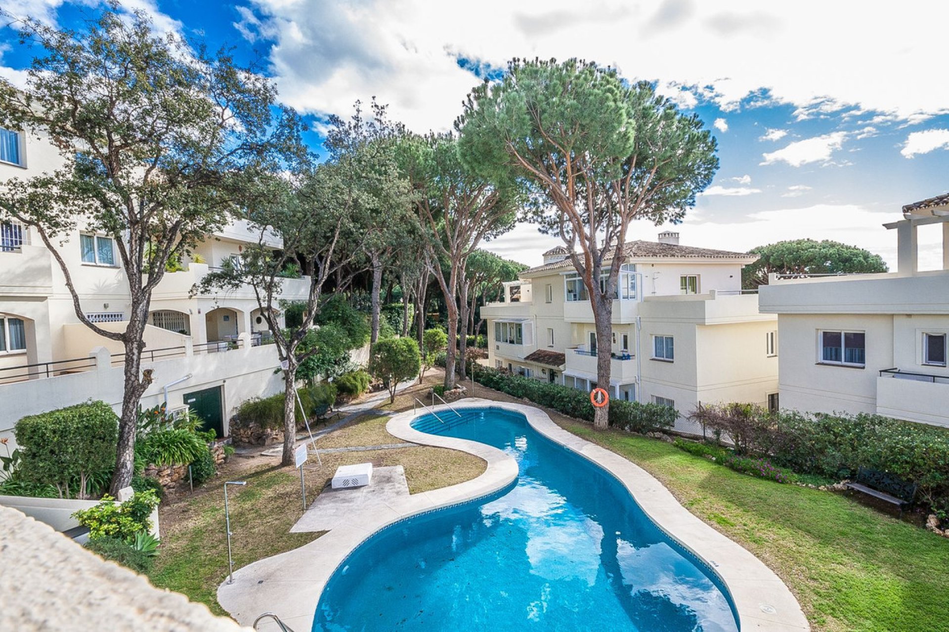 Resale - Apartment - Middle Floor Apartment - Marbella - Cabopino