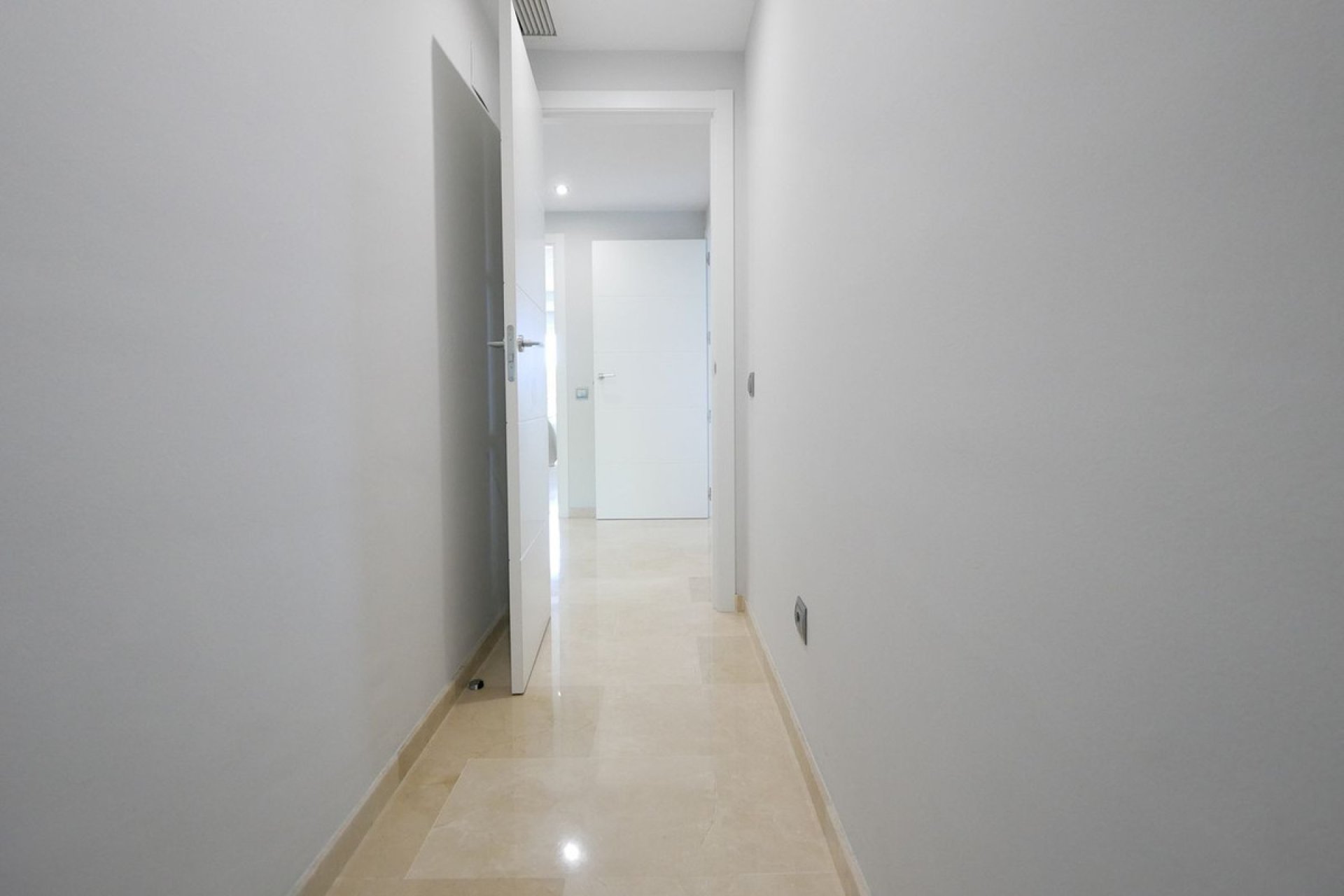 Resale - Apartment - Middle Floor Apartment - Marbella - Cabopino