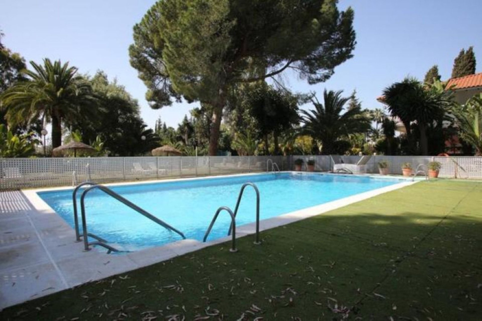 Resale - Apartment - Middle Floor Apartment - Marbella - Cortijo Blanco