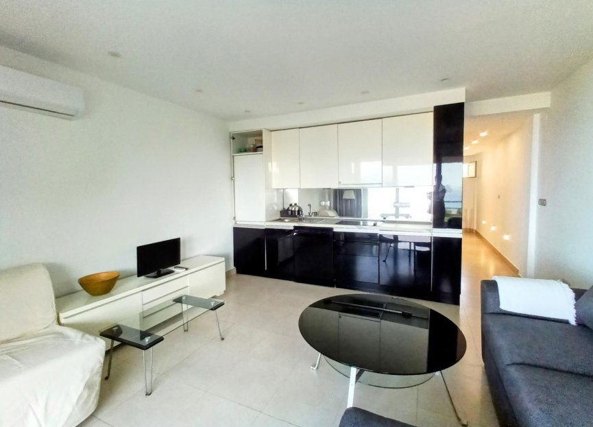 Resale - Apartment - Middle Floor Apartment - Marbella - Costabella