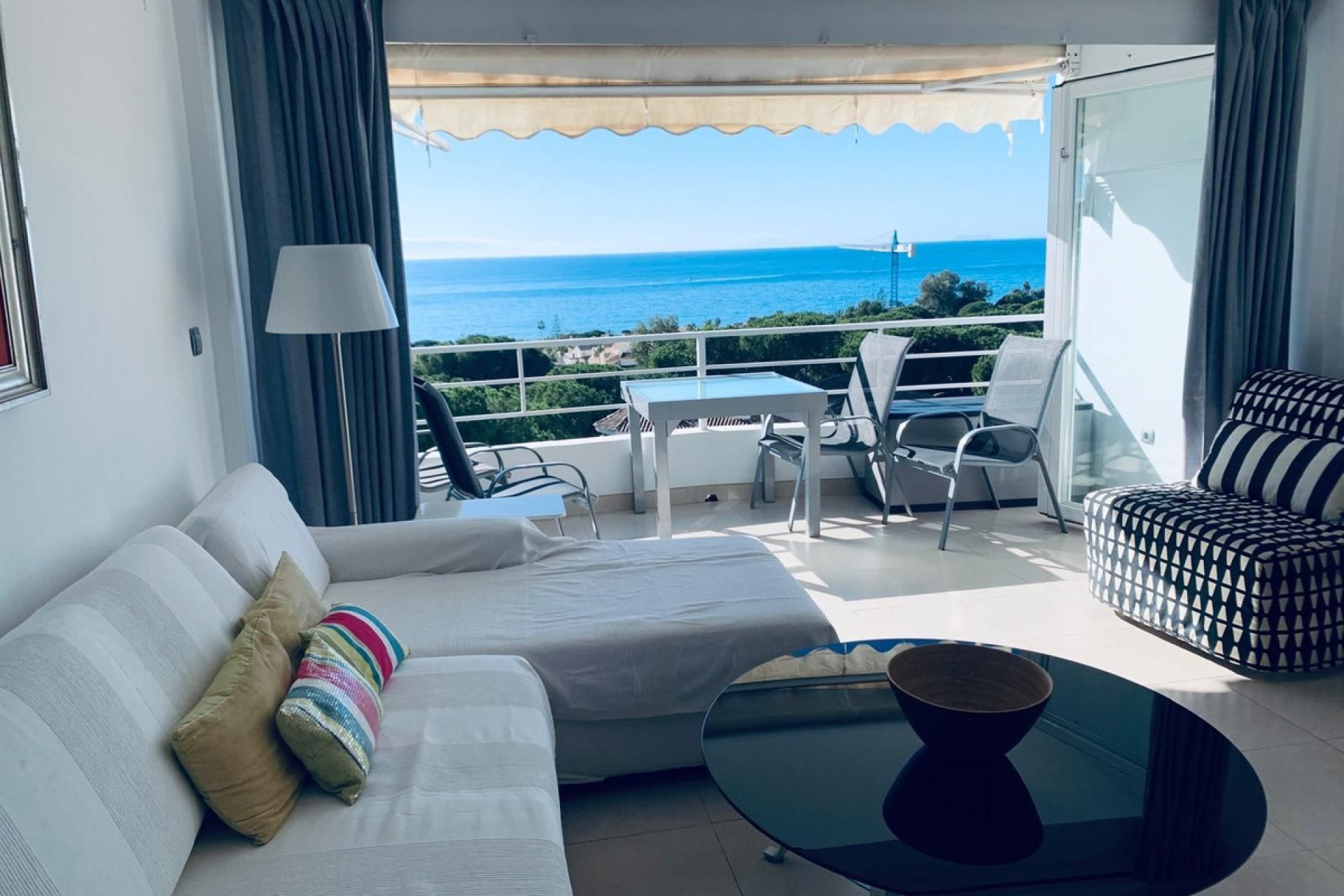 Resale - Apartment - Middle Floor Apartment - Marbella - Costabella