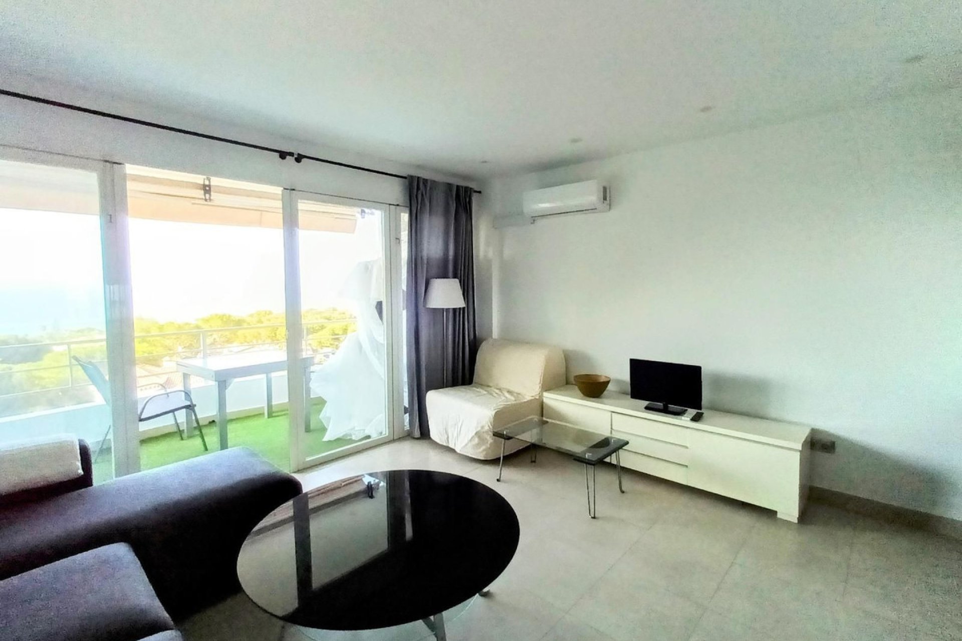 Resale - Apartment - Middle Floor Apartment - Marbella - Costabella