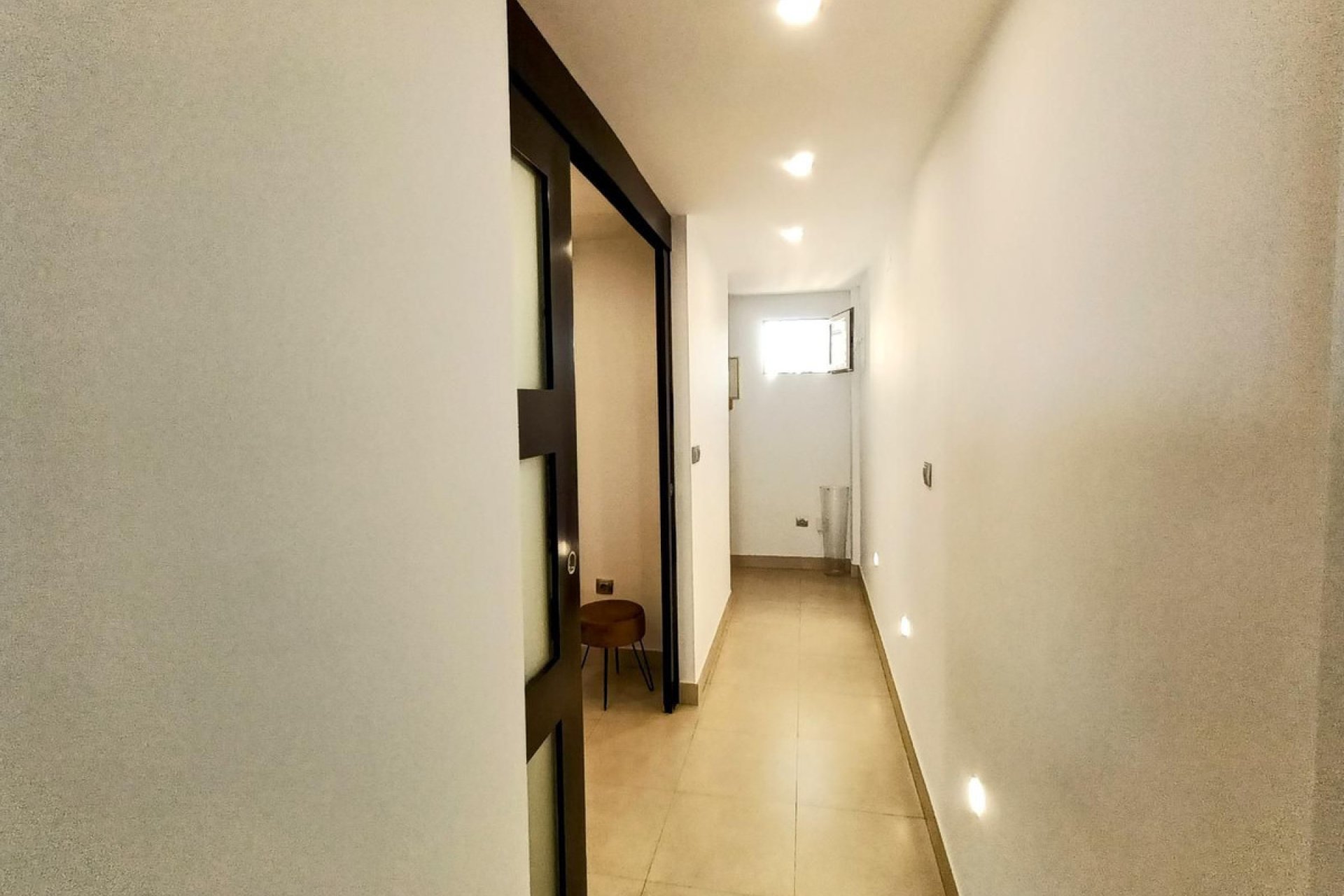 Resale - Apartment - Middle Floor Apartment - Marbella - Costabella