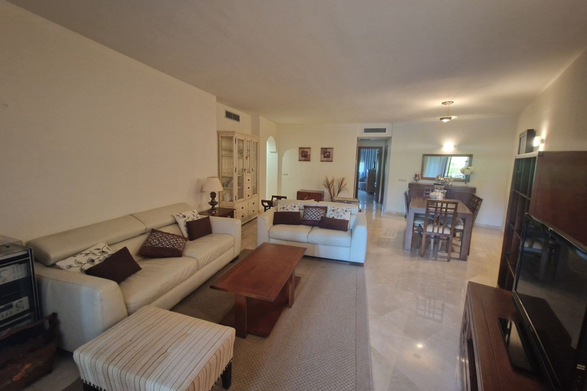 Resale - Apartment - Middle Floor Apartment - Marbella - El Rosario