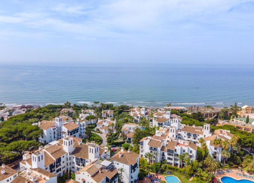 Resale - Apartment - Middle Floor Apartment - Marbella - Elviria