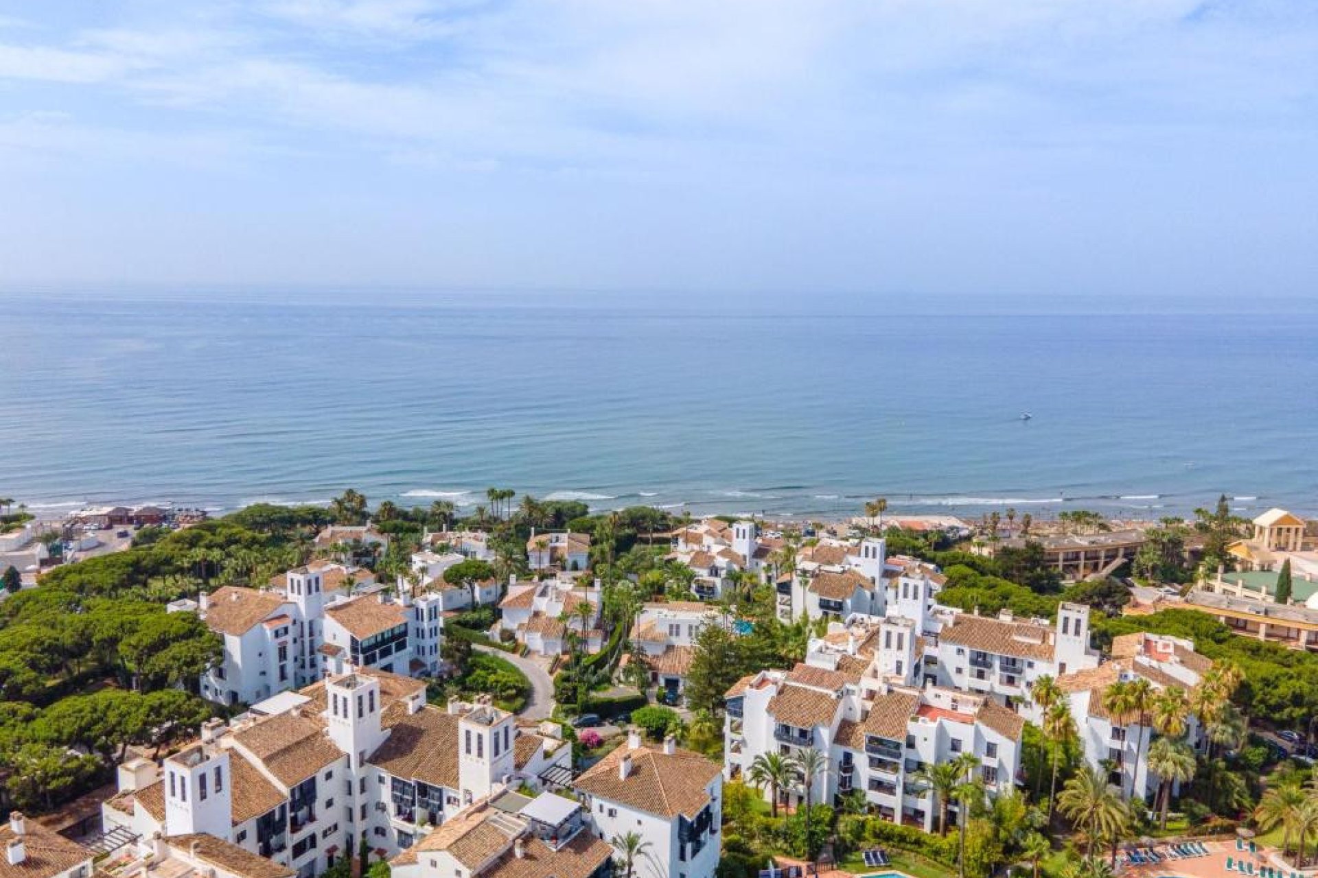 Resale - Apartment - Middle Floor Apartment - Marbella - Elviria