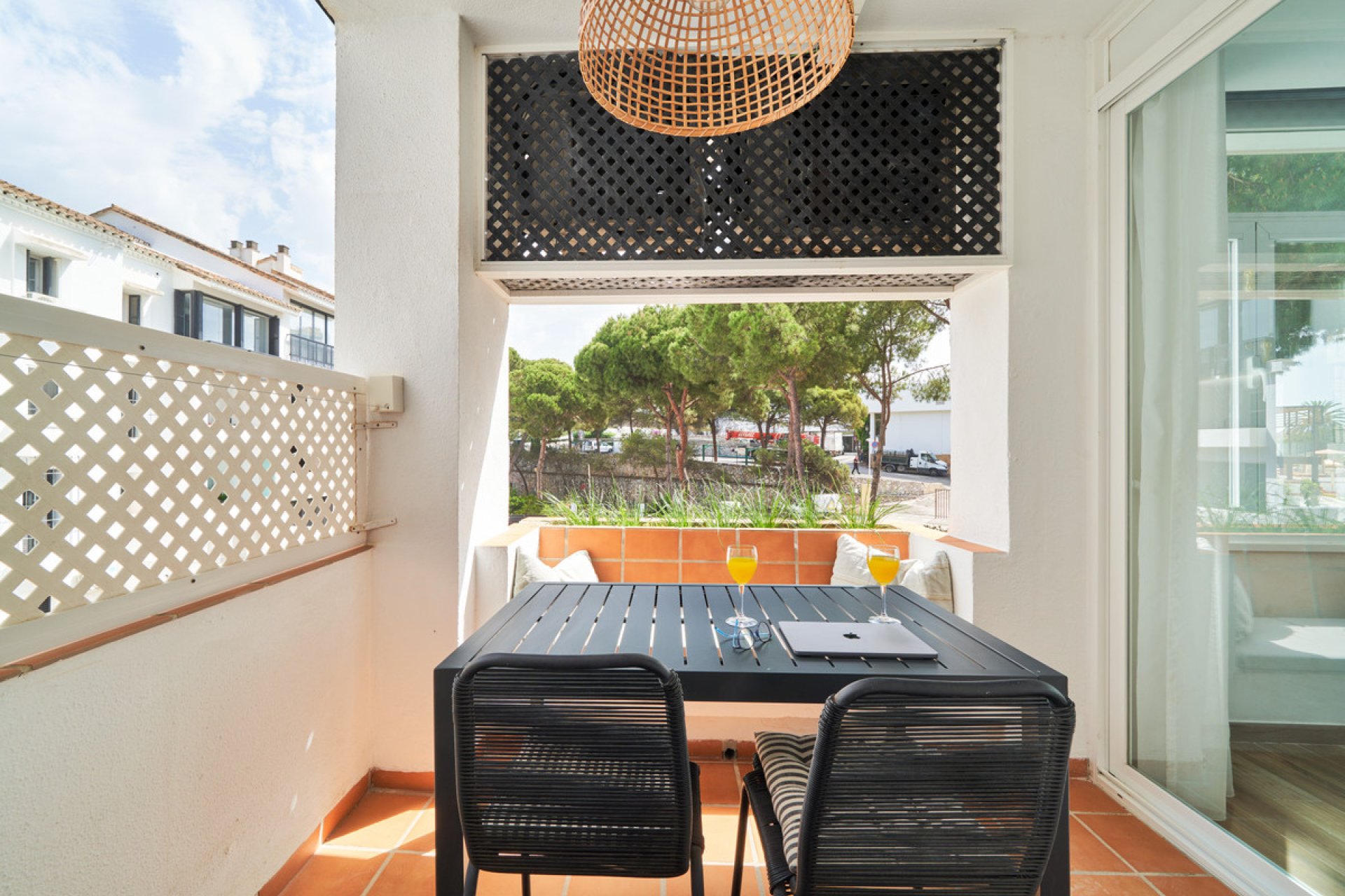 Resale - Apartment - Middle Floor Apartment - Marbella - Elviria
