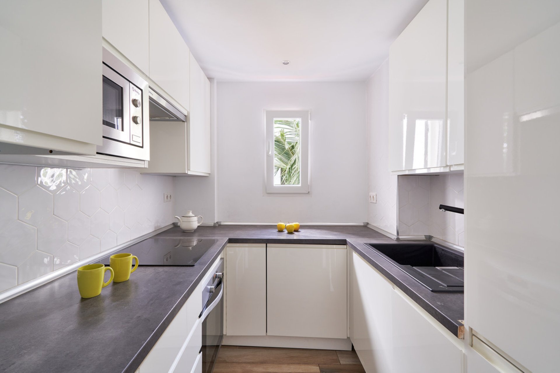 Resale - Apartment - Middle Floor Apartment - Marbella - Elviria