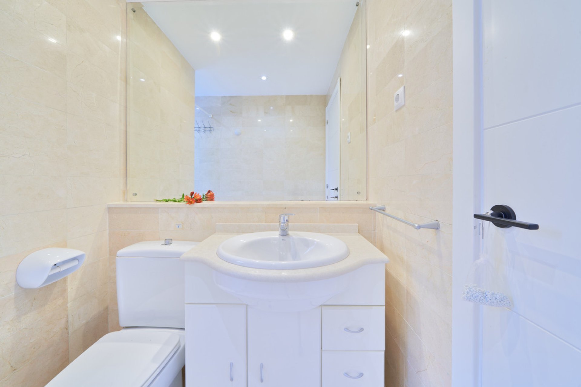 Resale - Apartment - Middle Floor Apartment - Marbella - Elviria