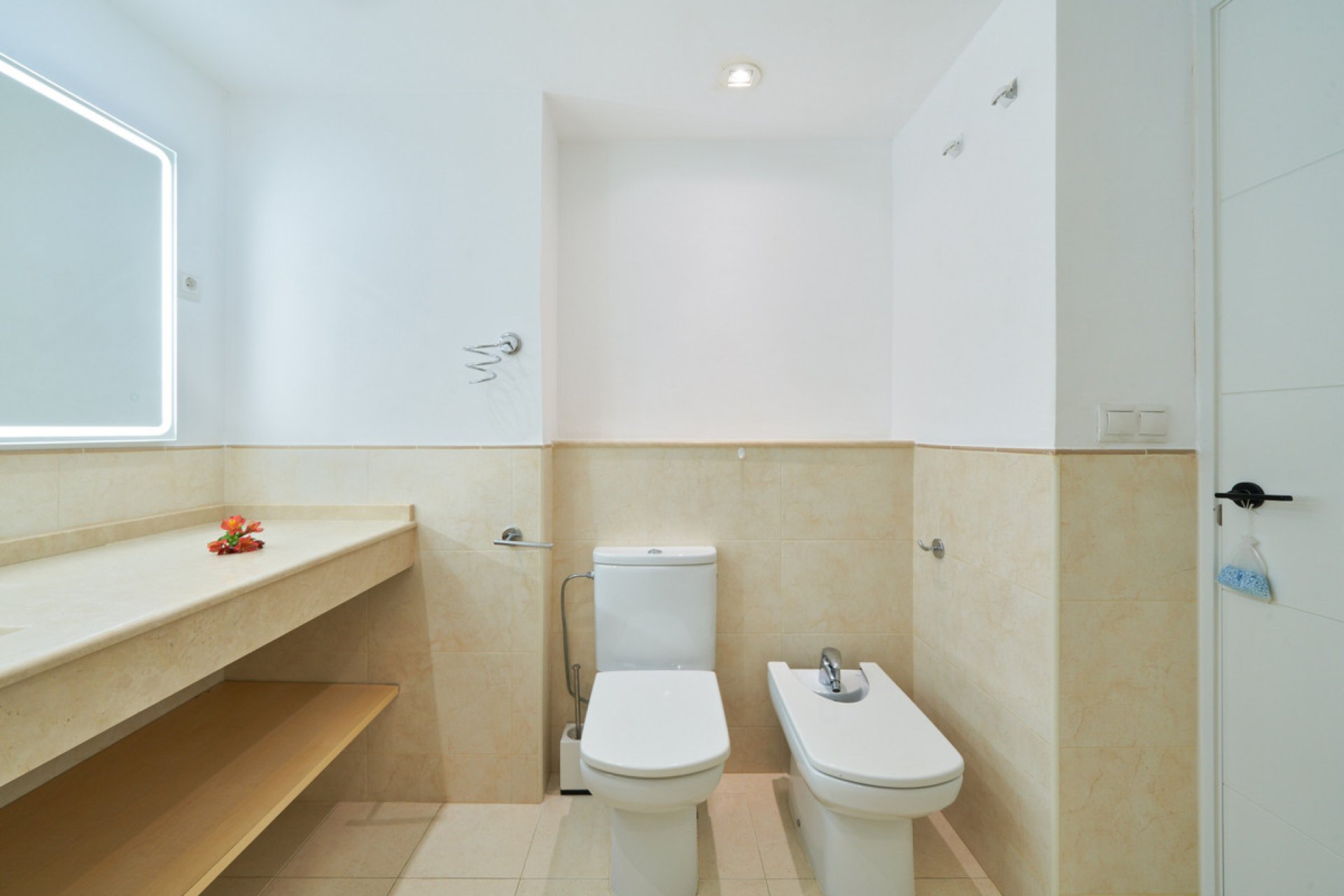 Resale - Apartment - Middle Floor Apartment - Marbella - Elviria