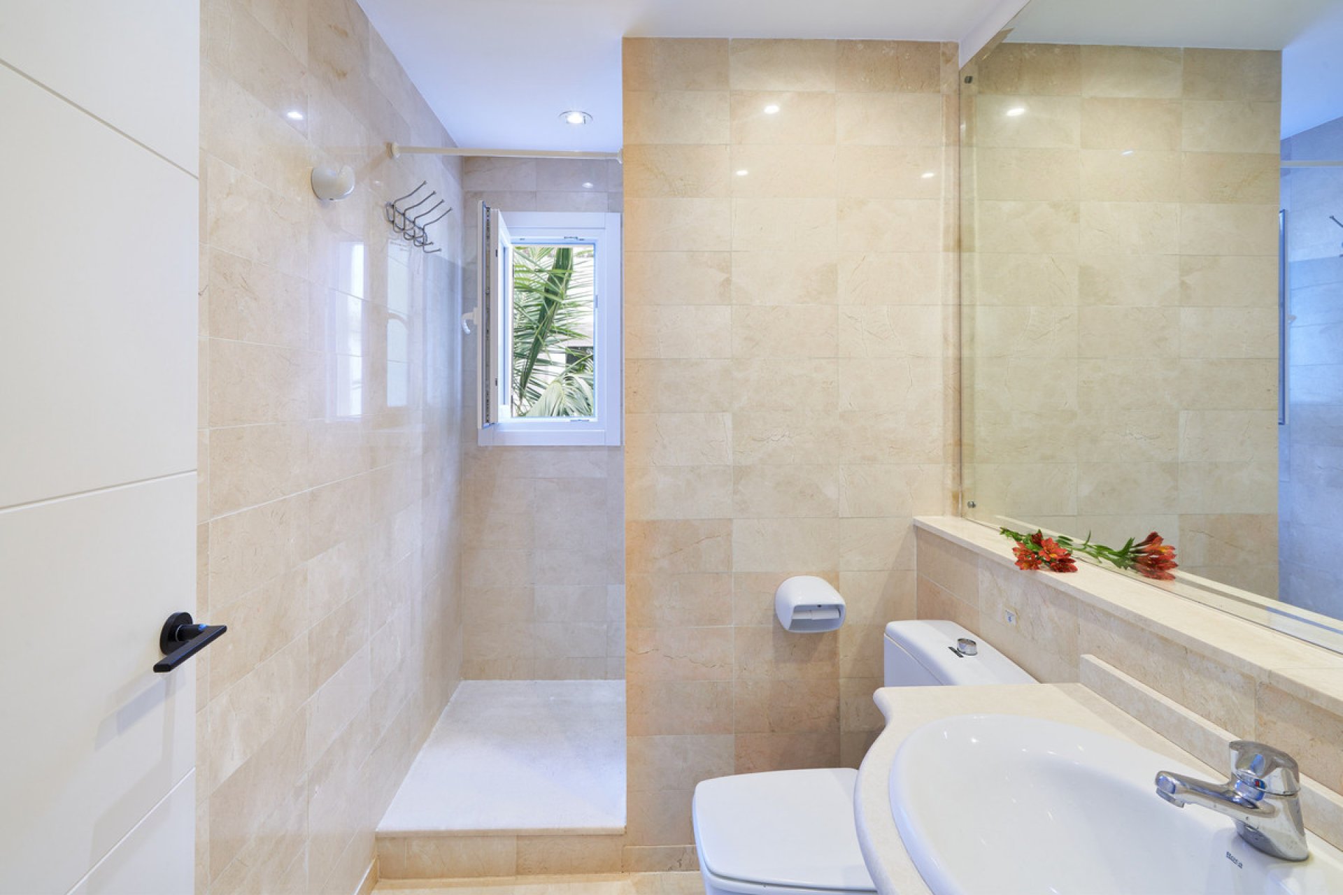 Resale - Apartment - Middle Floor Apartment - Marbella - Elviria