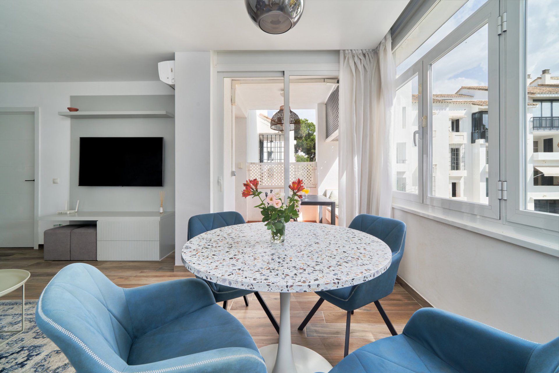 Resale - Apartment - Middle Floor Apartment - Marbella - Elviria