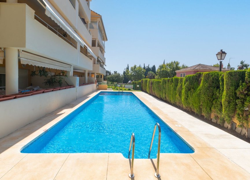 Resale - Apartment - Middle Floor Apartment - Marbella - Elviria