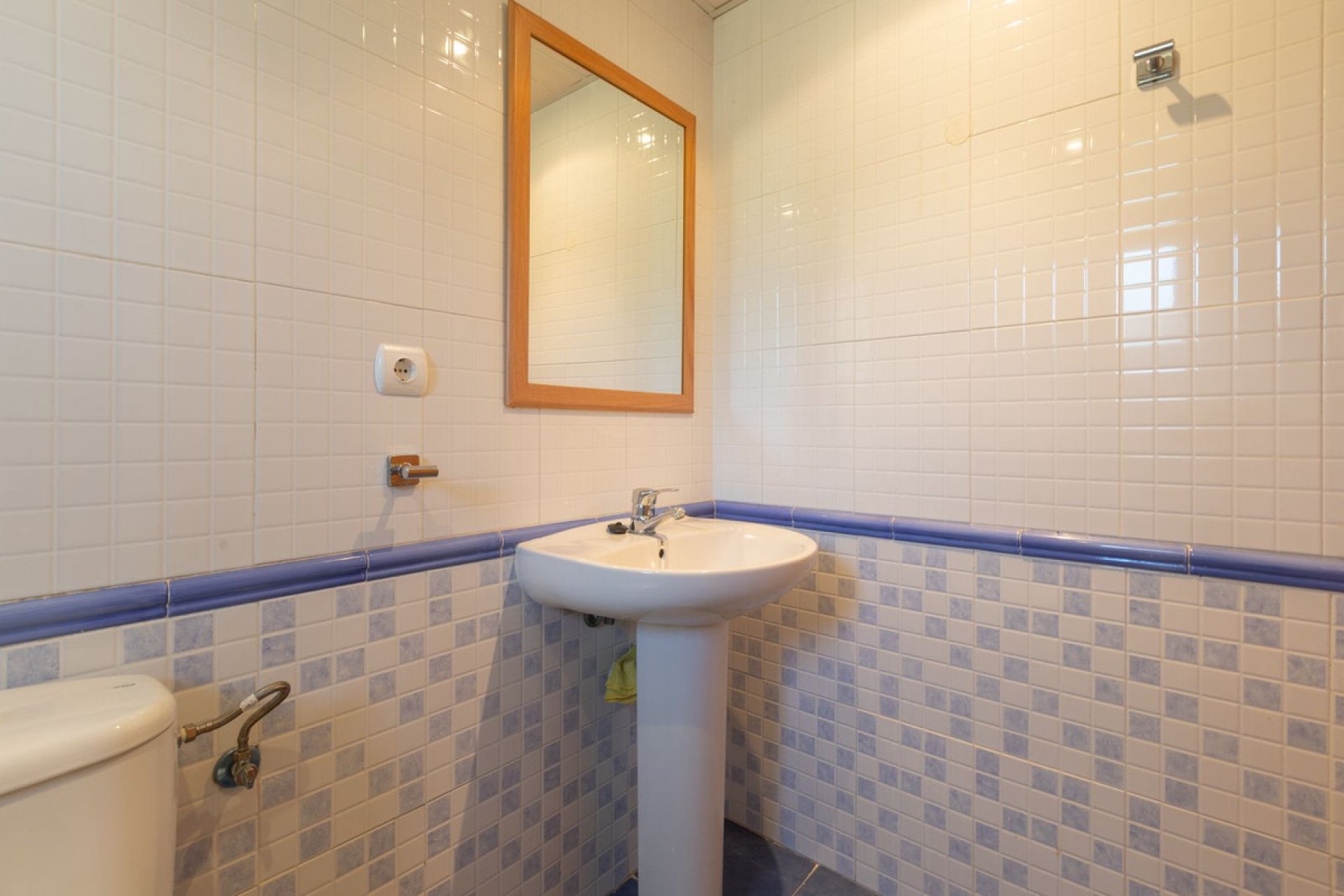 Resale - Apartment - Middle Floor Apartment - Marbella - Elviria