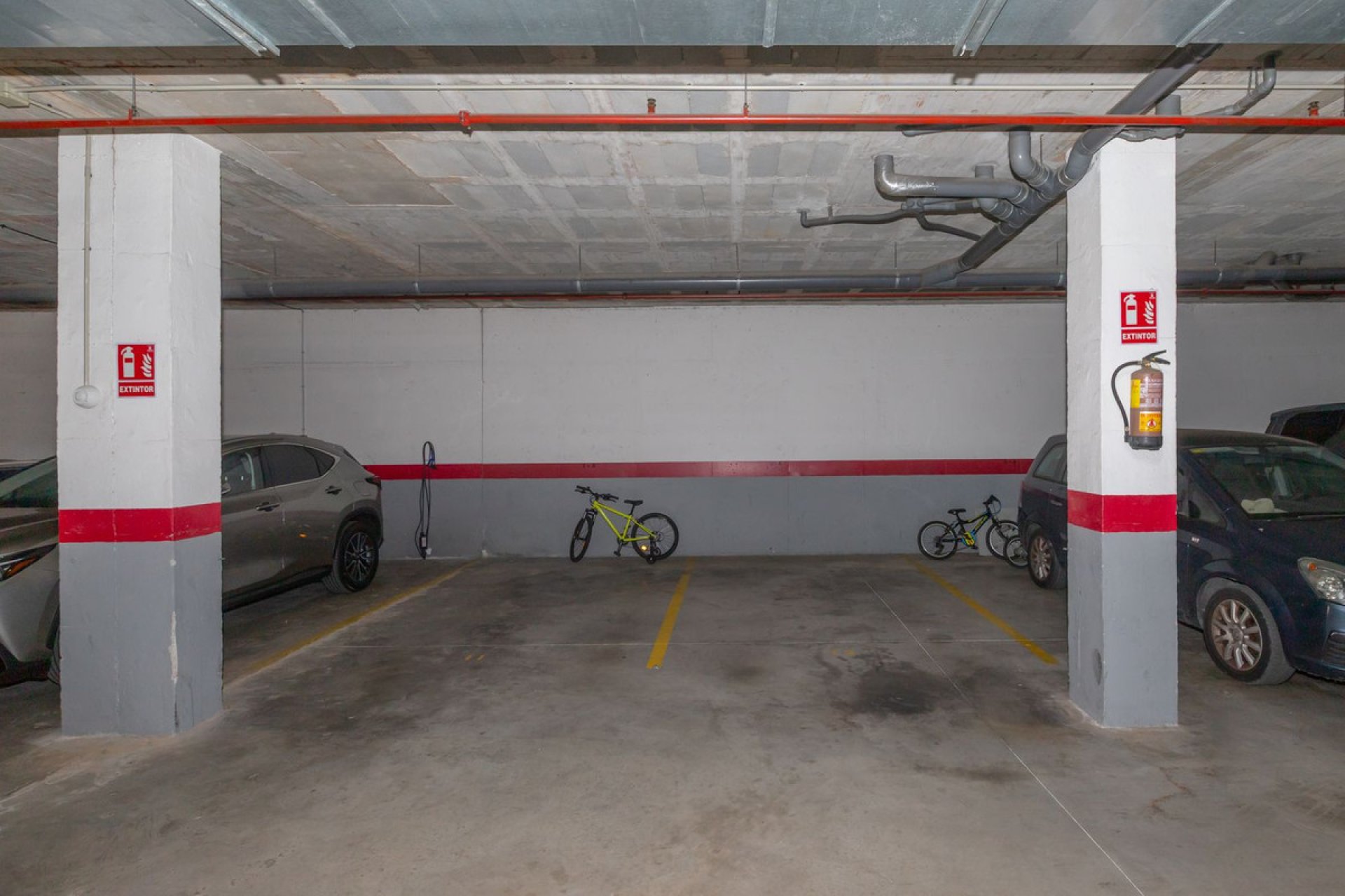 Resale - Apartment - Middle Floor Apartment - Marbella - Elviria