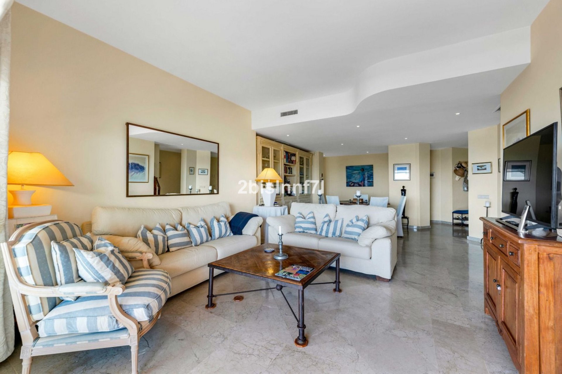 Resale - Apartment - Middle Floor Apartment - Marbella - Elviria