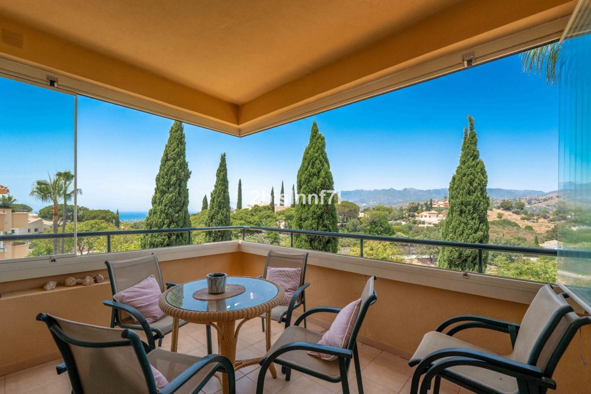 Resale - Apartment - Middle Floor Apartment - Marbella - Elviria