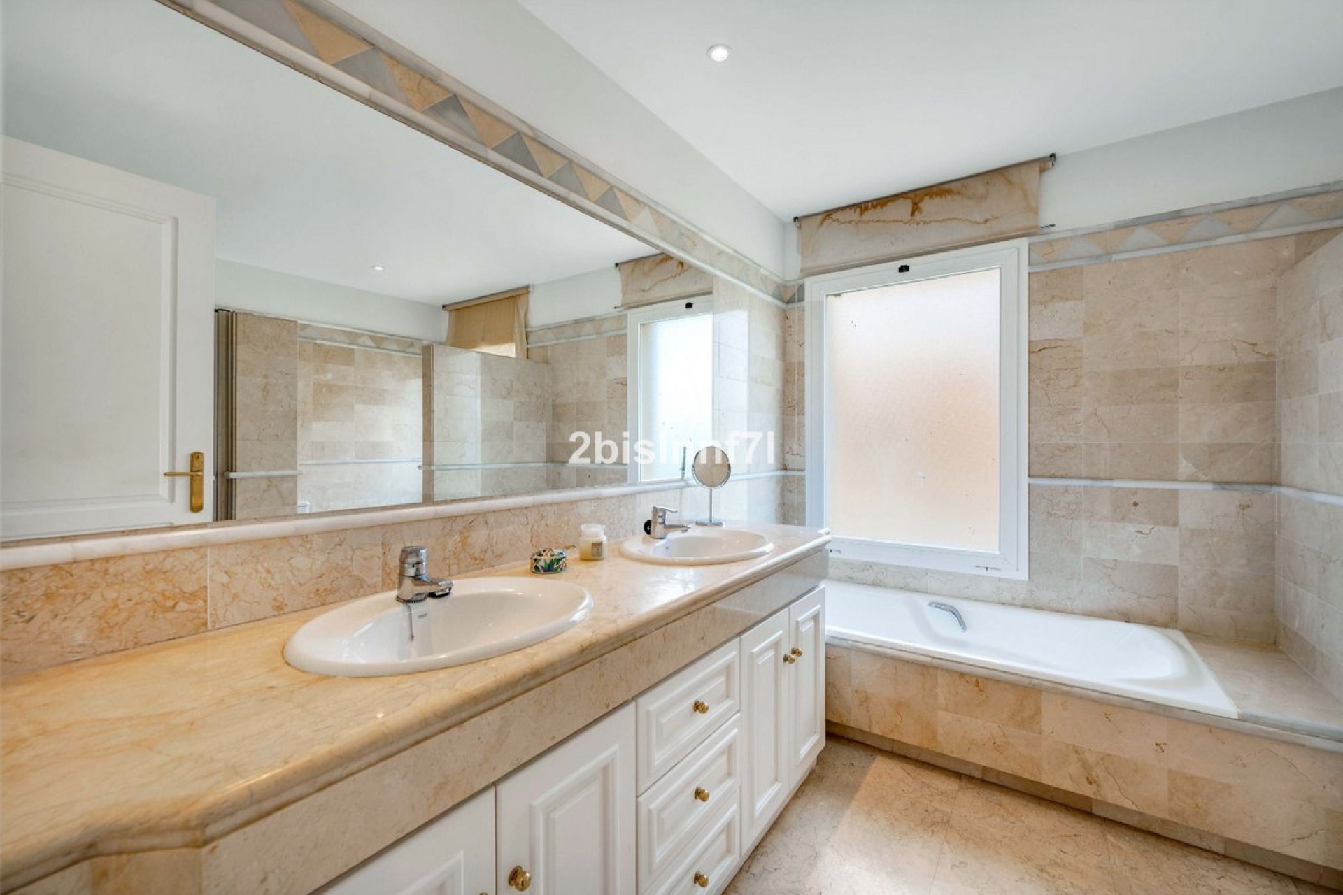 Resale - Apartment - Middle Floor Apartment - Marbella - Elviria