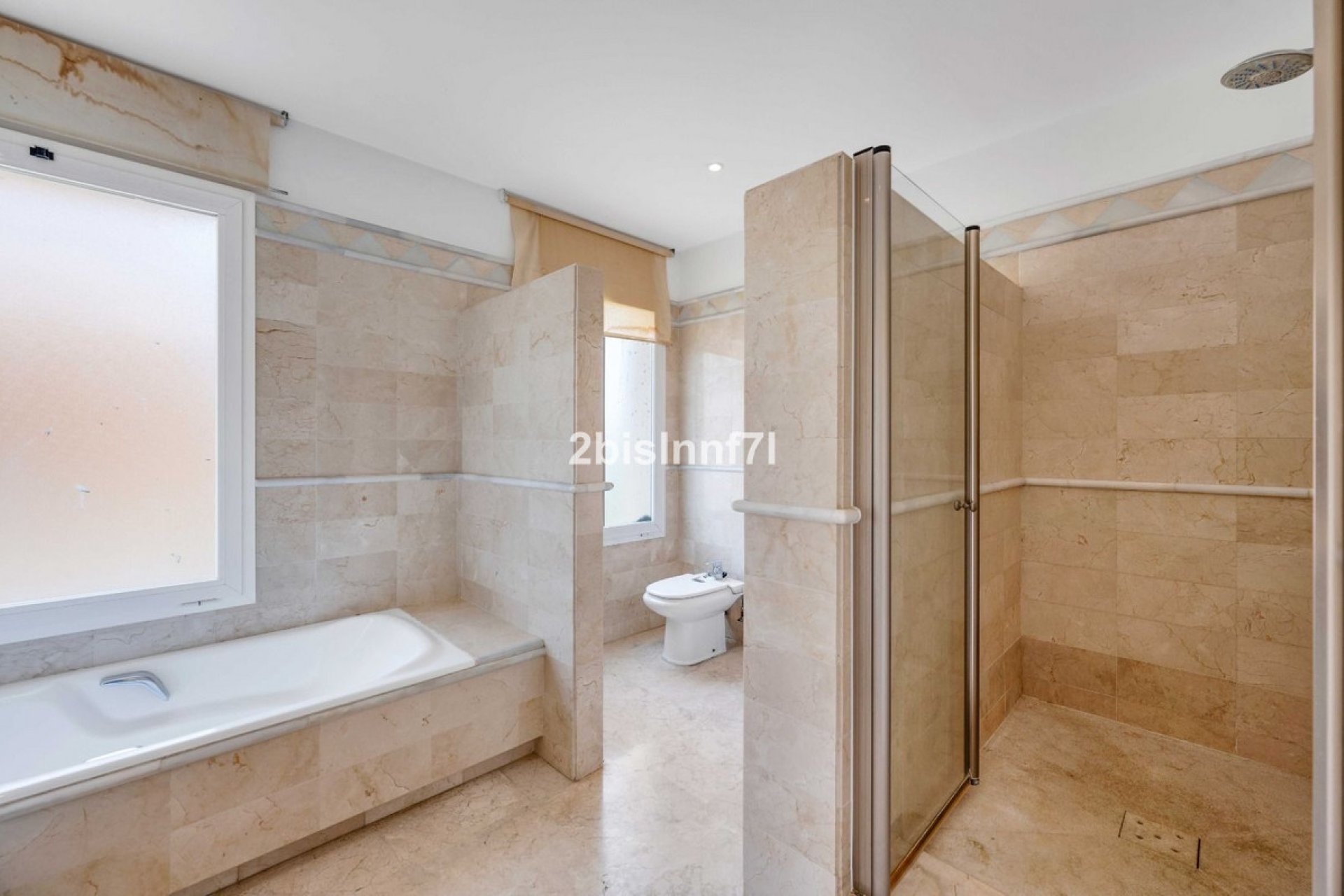 Resale - Apartment - Middle Floor Apartment - Marbella - Elviria