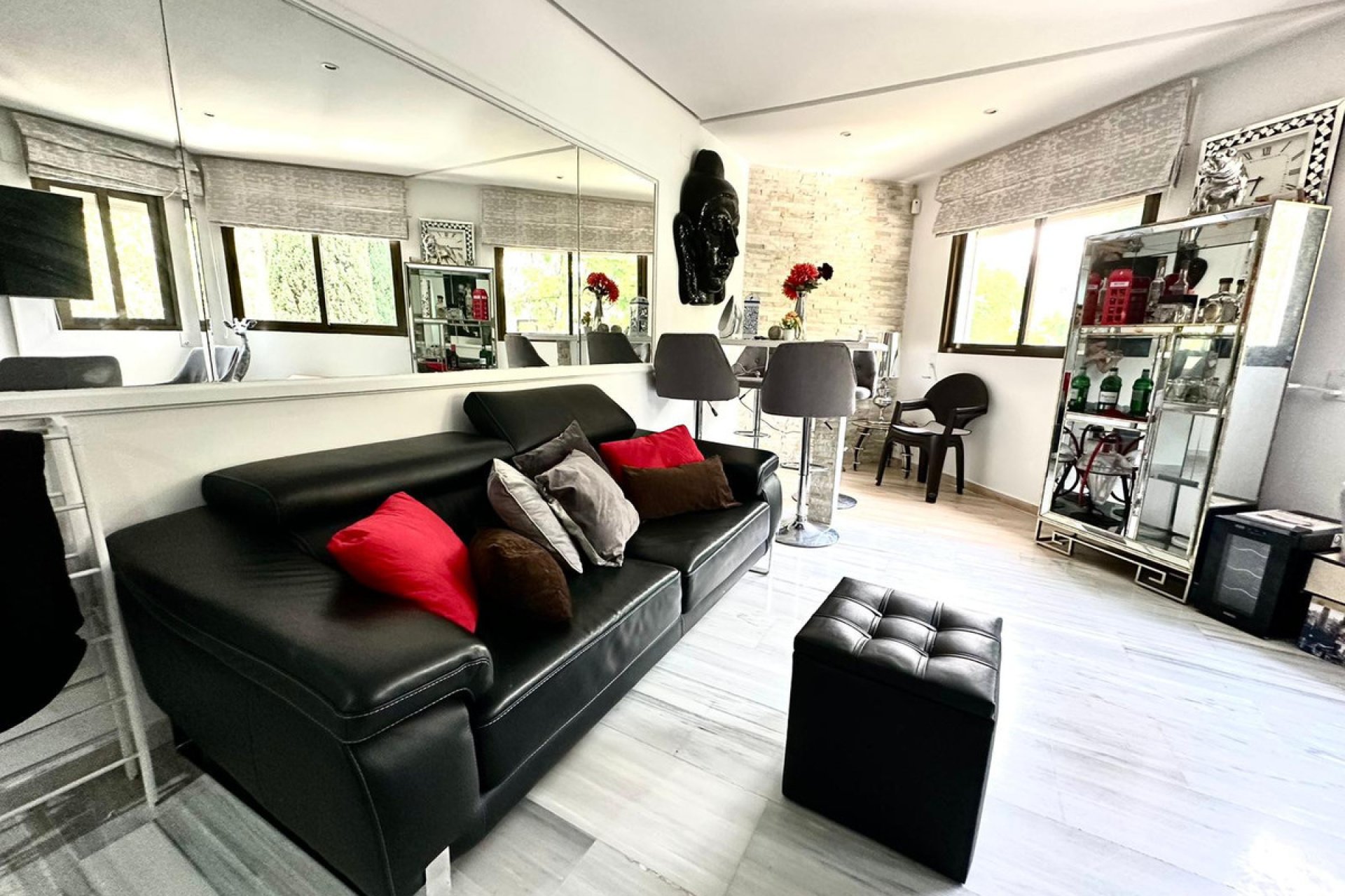 Resale - Apartment - Middle Floor Apartment - Marbella - Elviria