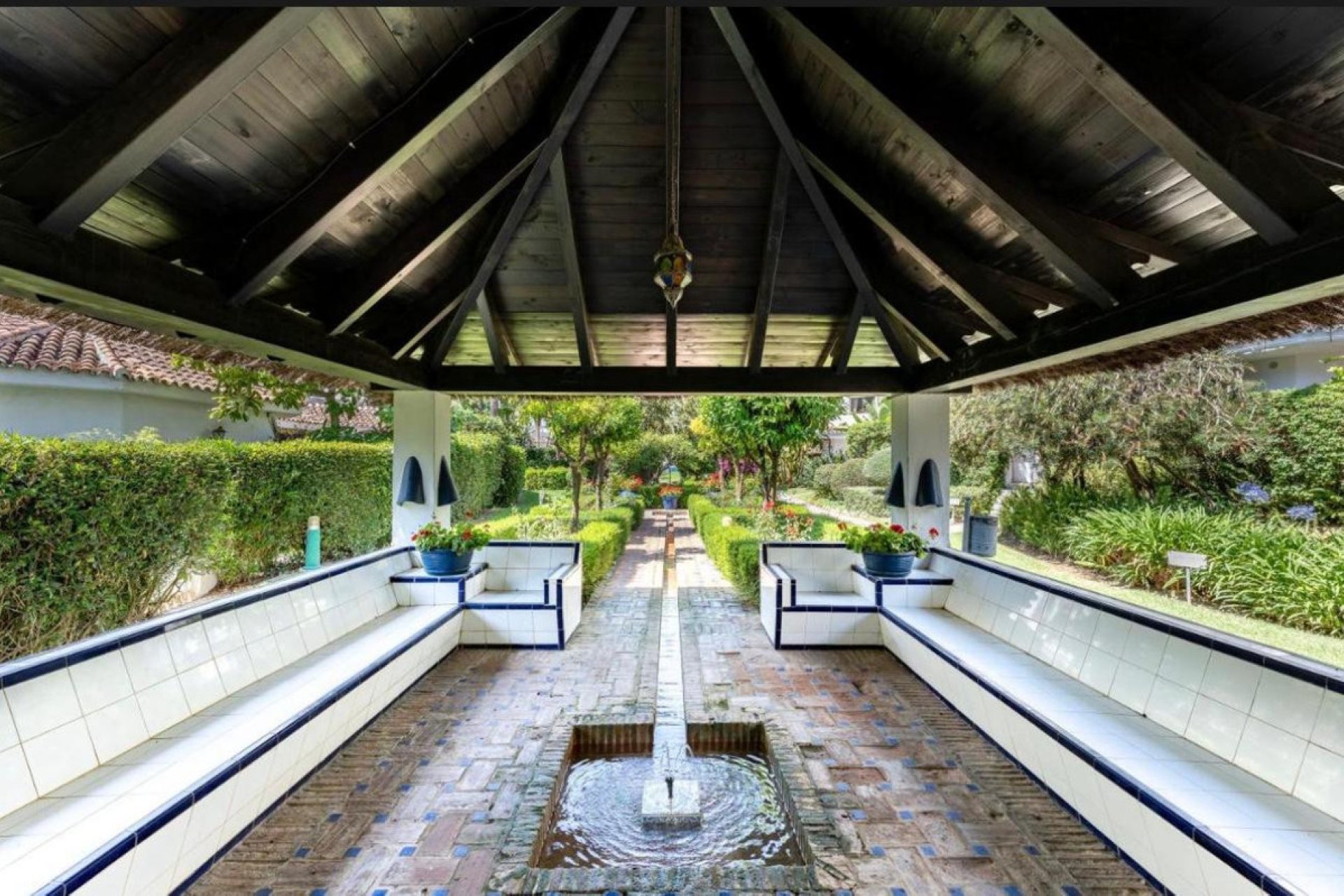 Resale - Apartment - Middle Floor Apartment - Marbella - Elviria