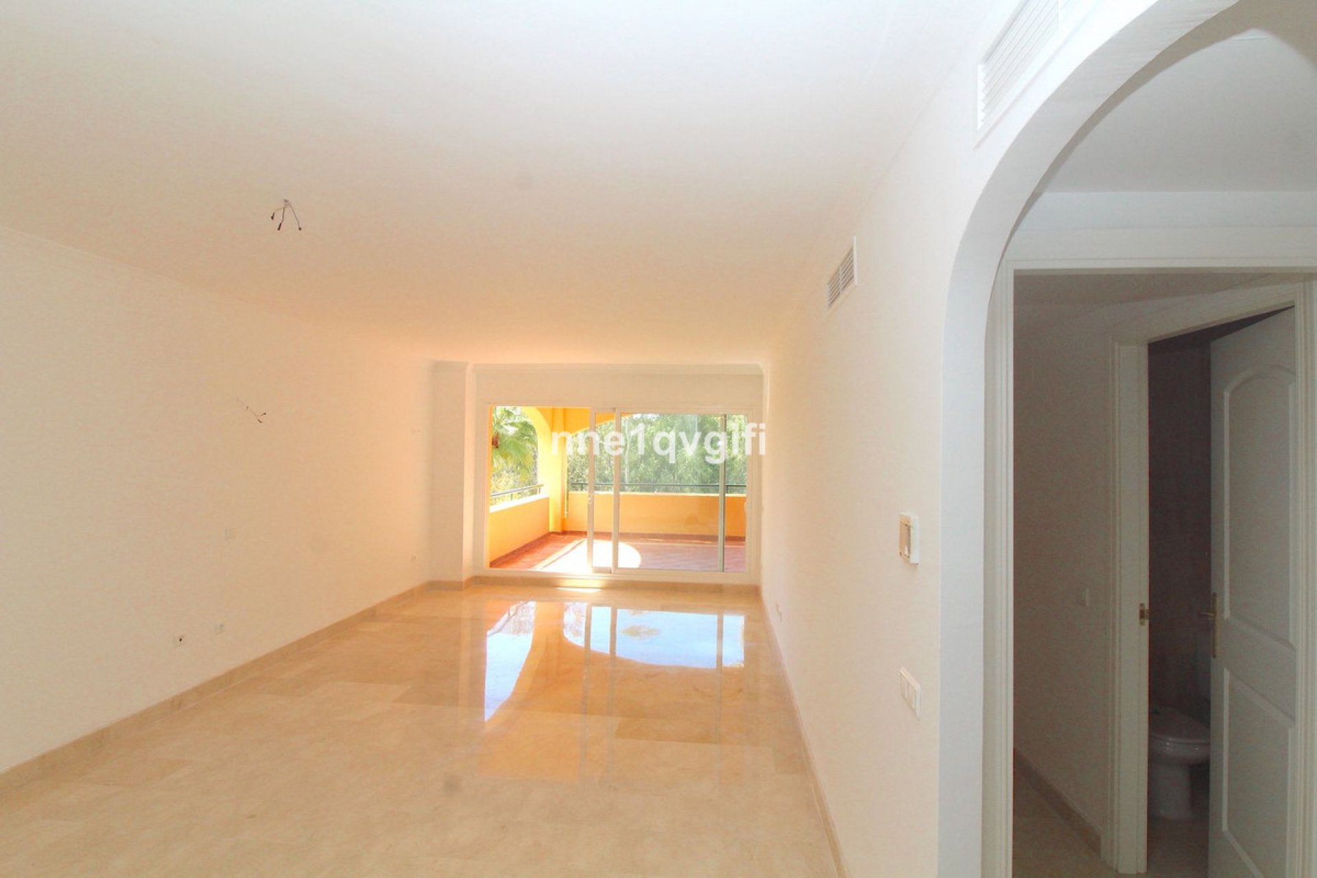 Resale - Apartment - Middle Floor Apartment - Marbella - Elviria