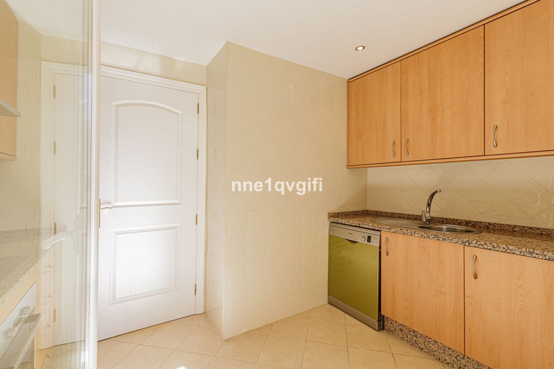Resale - Apartment - Middle Floor Apartment - Marbella - Elviria