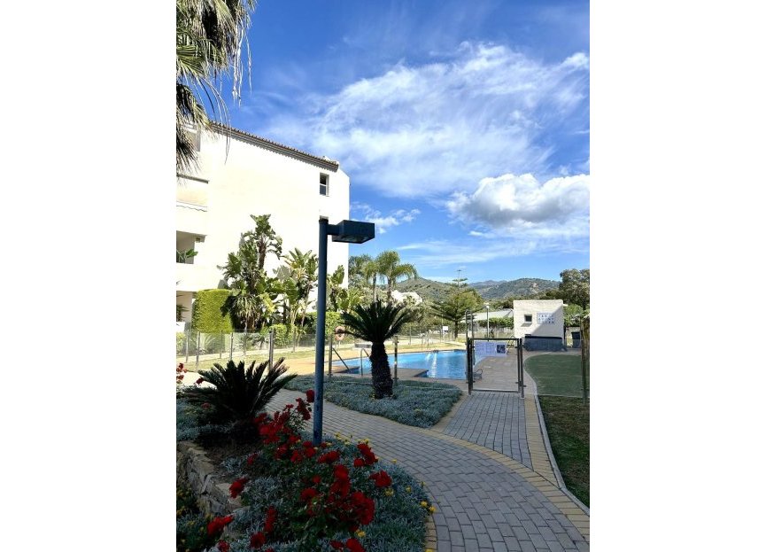 Resale - Apartment - Middle Floor Apartment - Marbella - Elviria