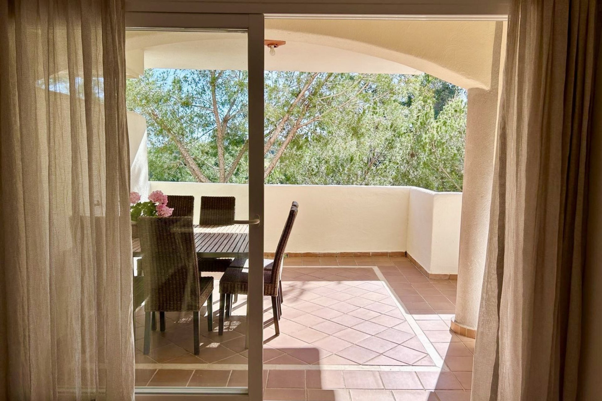 Resale - Apartment - Middle Floor Apartment - Marbella - Elviria