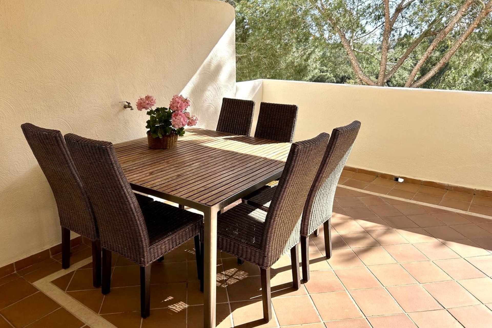 Resale - Apartment - Middle Floor Apartment - Marbella - Elviria