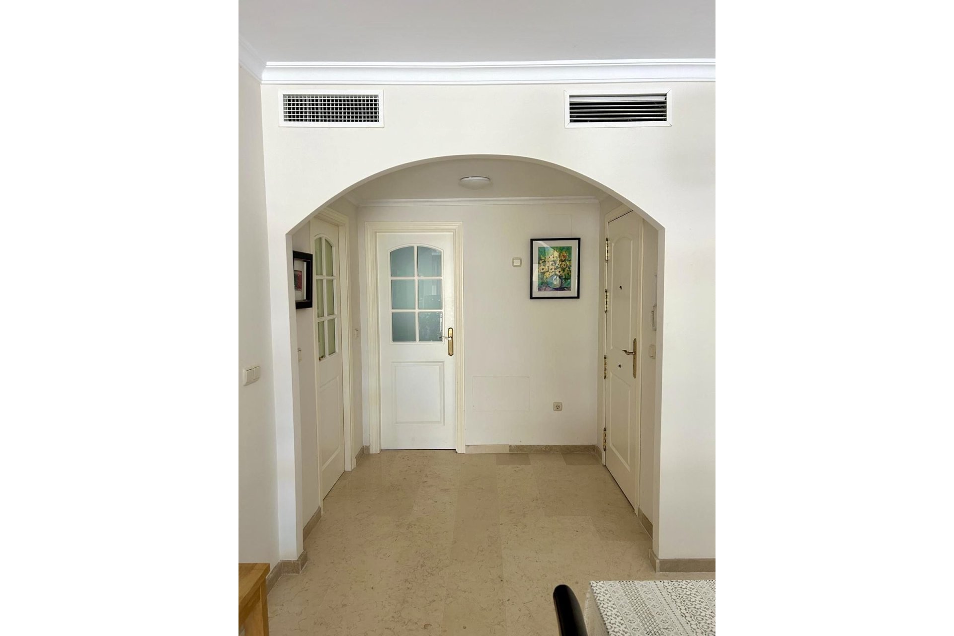 Resale - Apartment - Middle Floor Apartment - Marbella - Elviria