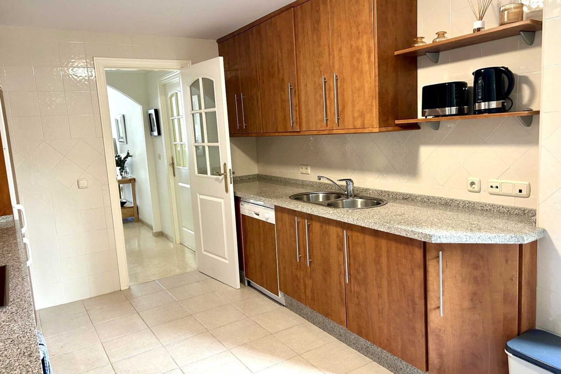 Resale - Apartment - Middle Floor Apartment - Marbella - Elviria