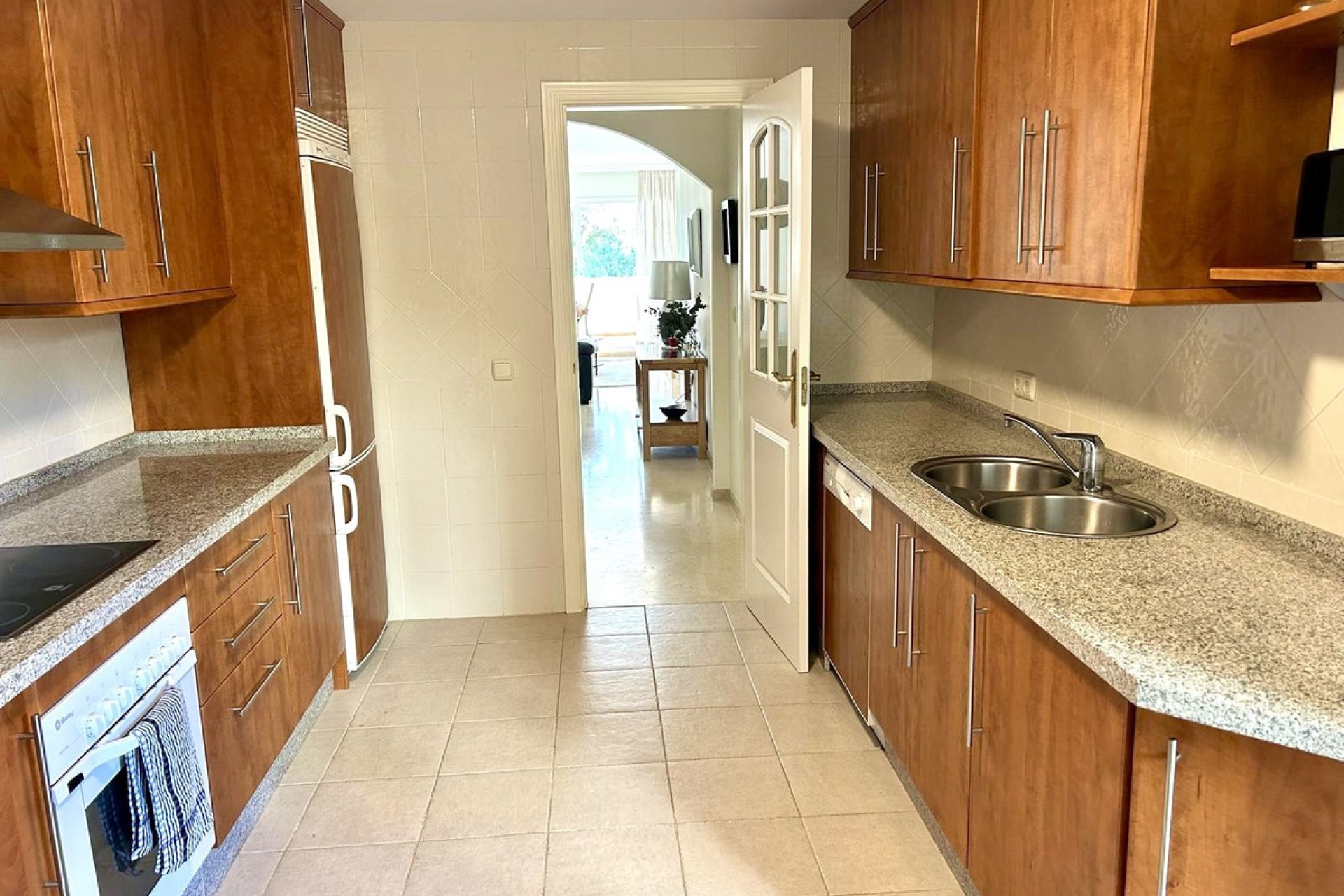 Resale - Apartment - Middle Floor Apartment - Marbella - Elviria