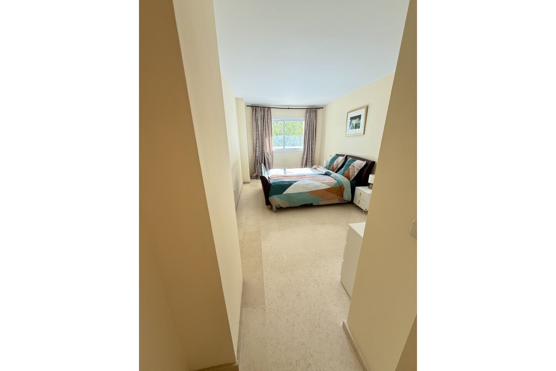 Resale - Apartment - Middle Floor Apartment - Marbella - Elviria