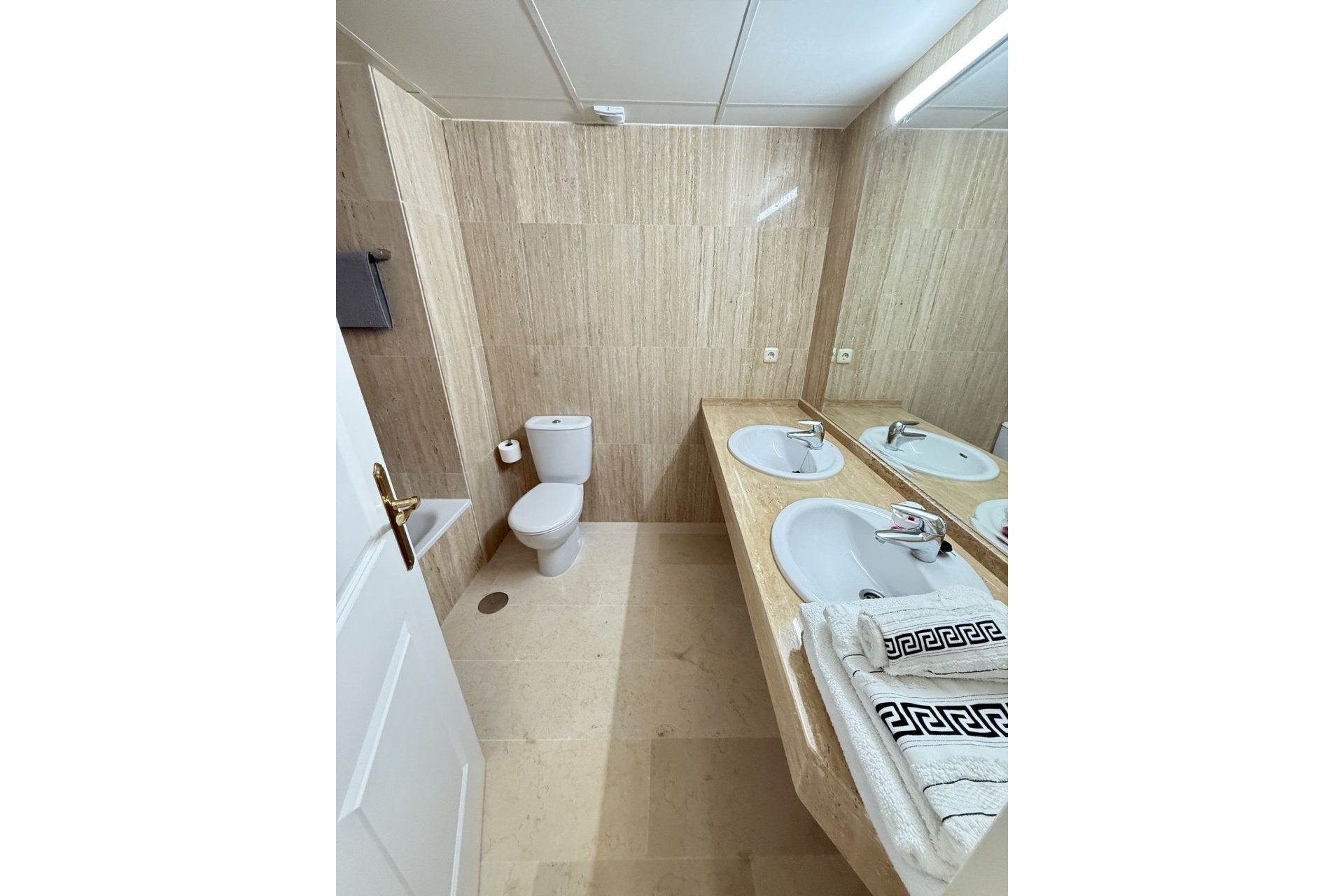 Resale - Apartment - Middle Floor Apartment - Marbella - Elviria