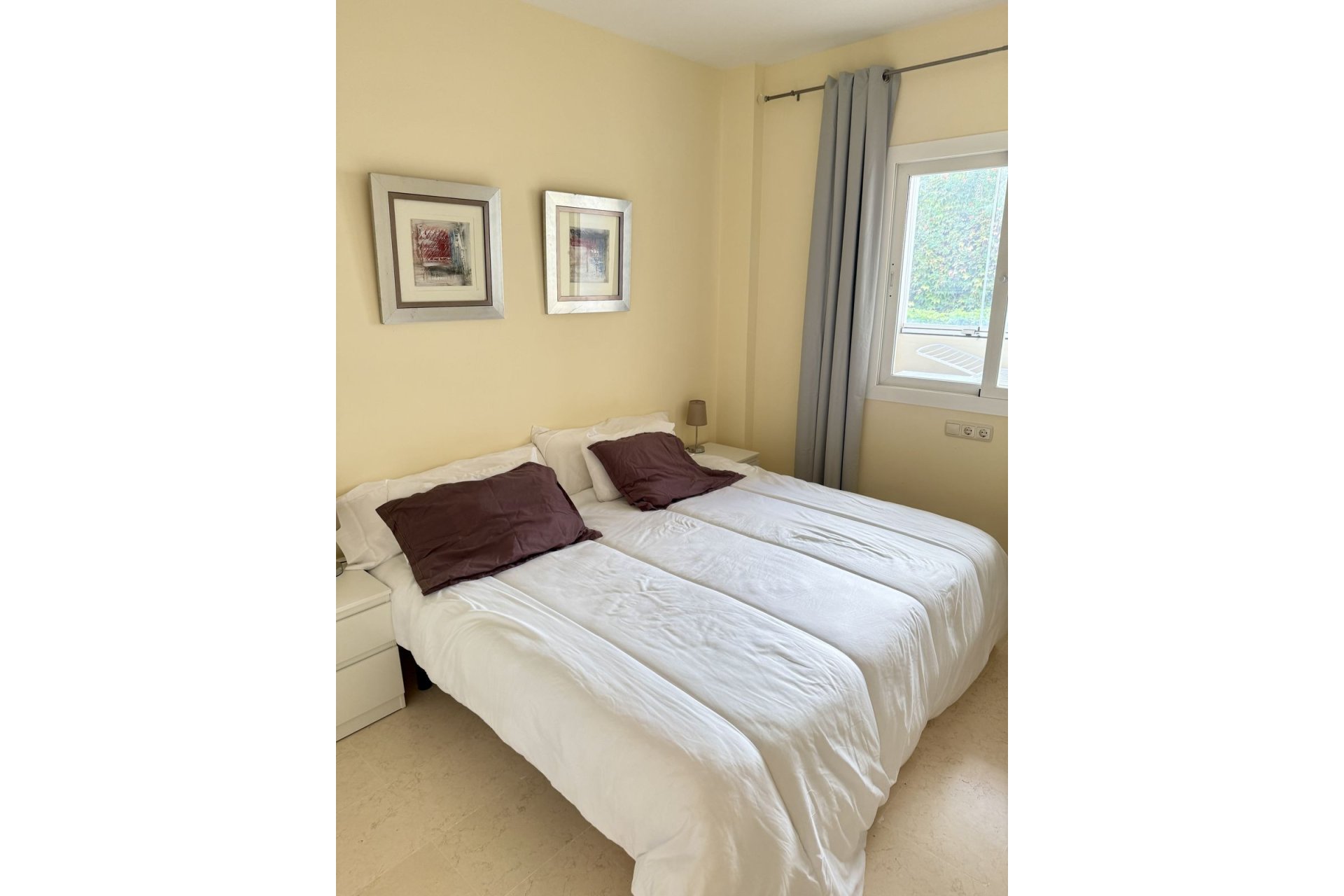 Resale - Apartment - Middle Floor Apartment - Marbella - Elviria