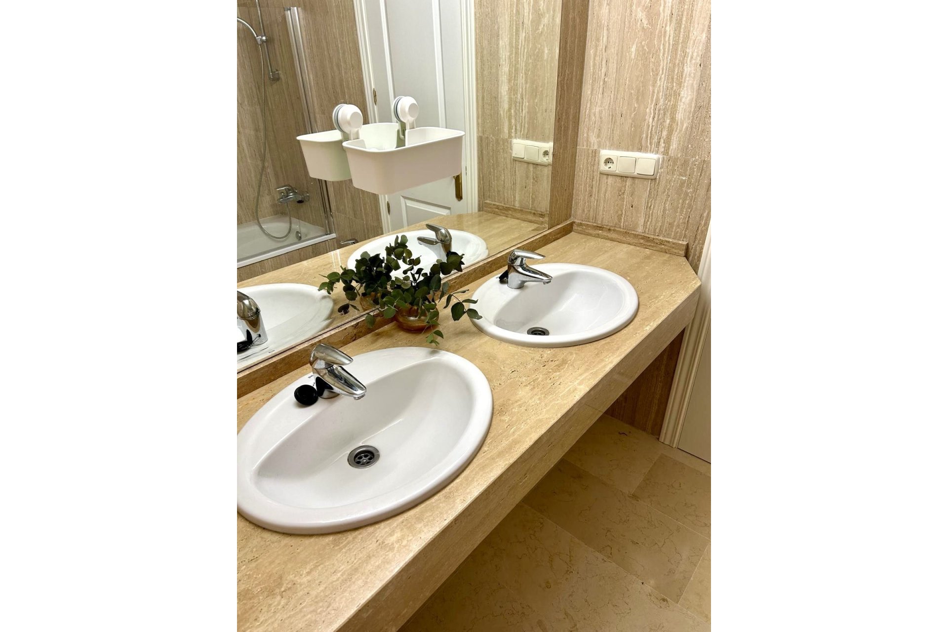 Resale - Apartment - Middle Floor Apartment - Marbella - Elviria