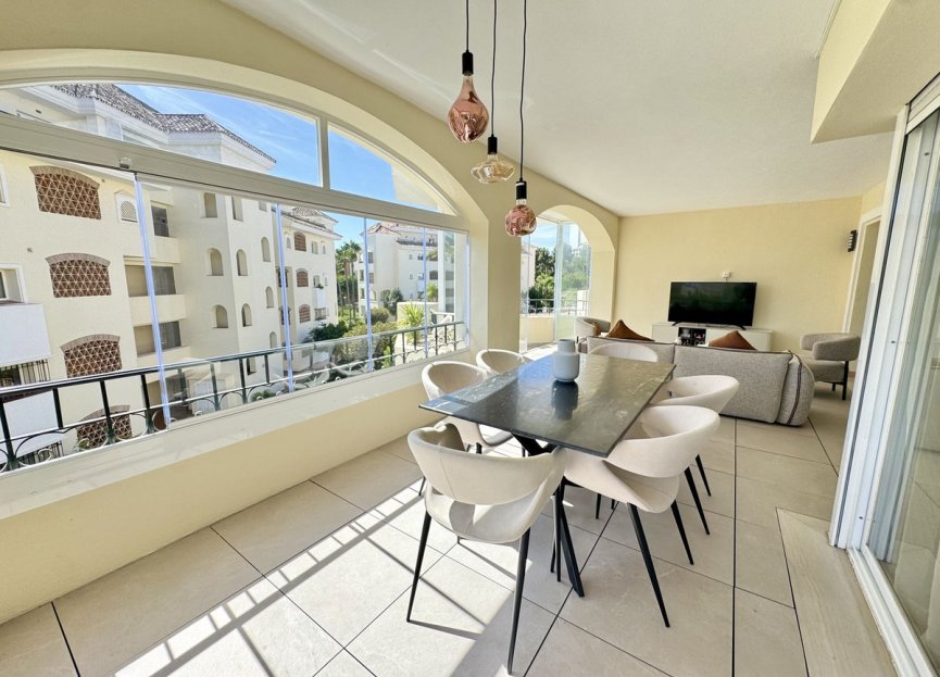 Resale - Apartment - Middle Floor Apartment - Marbella - Elviria