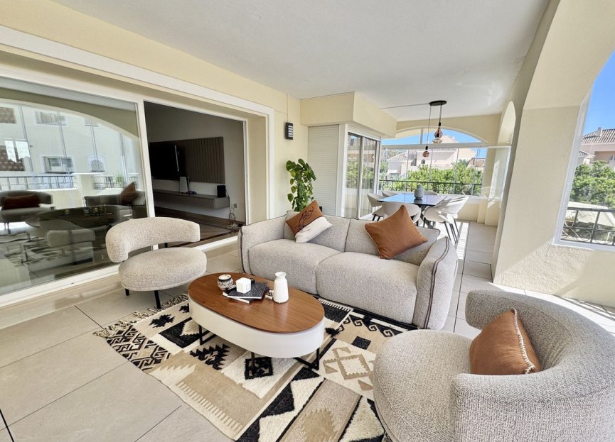 Resale - Apartment - Middle Floor Apartment - Marbella - Elviria