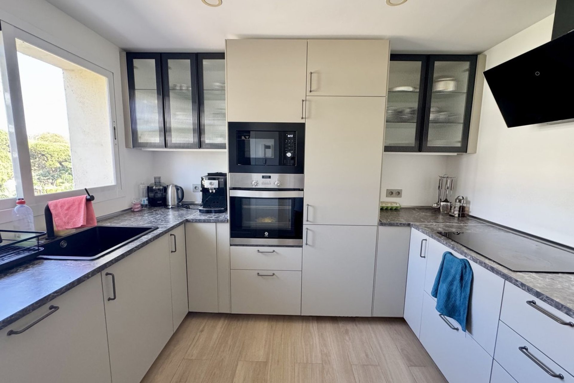 Resale - Apartment - Middle Floor Apartment - Marbella - Elviria