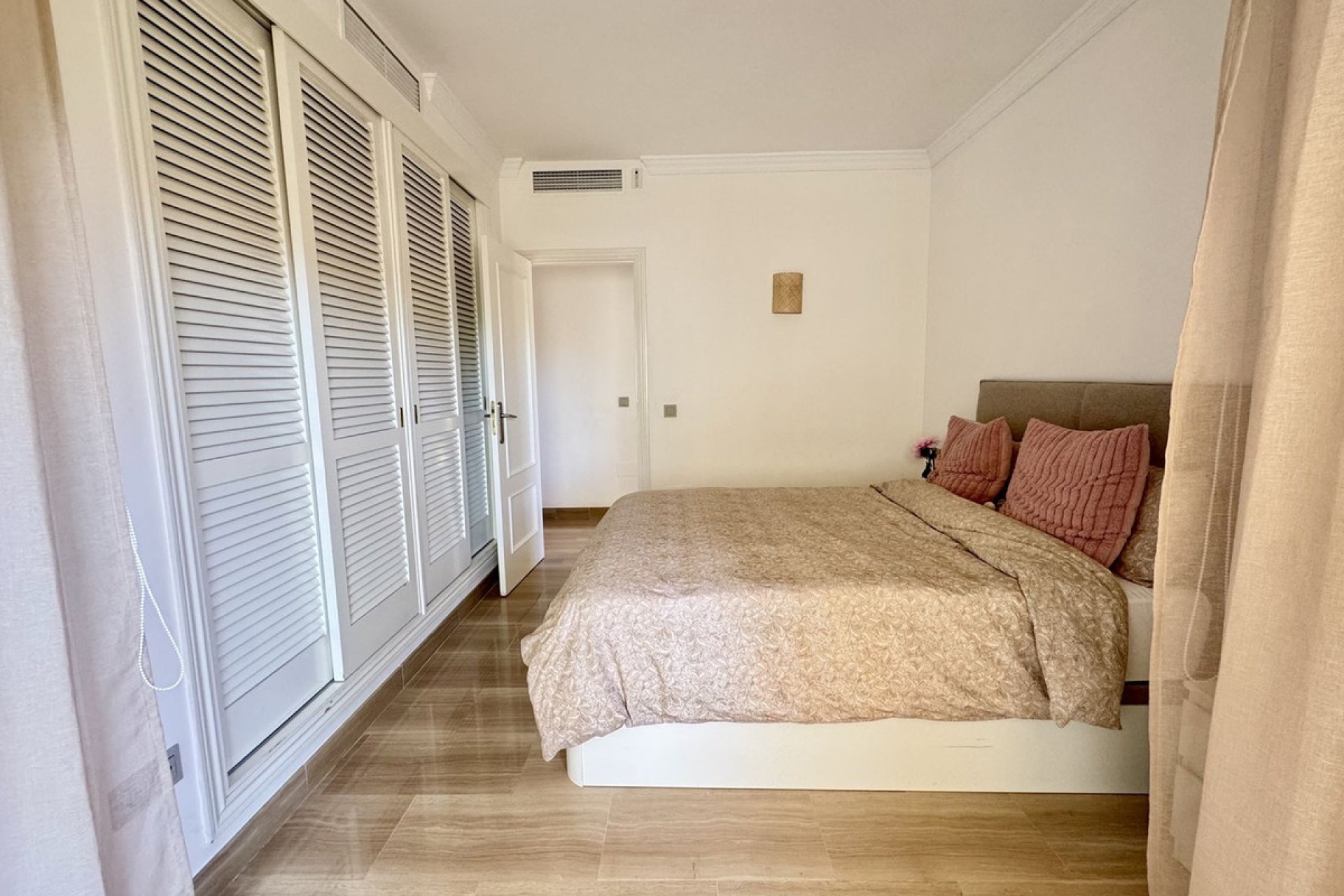 Resale - Apartment - Middle Floor Apartment - Marbella - Elviria