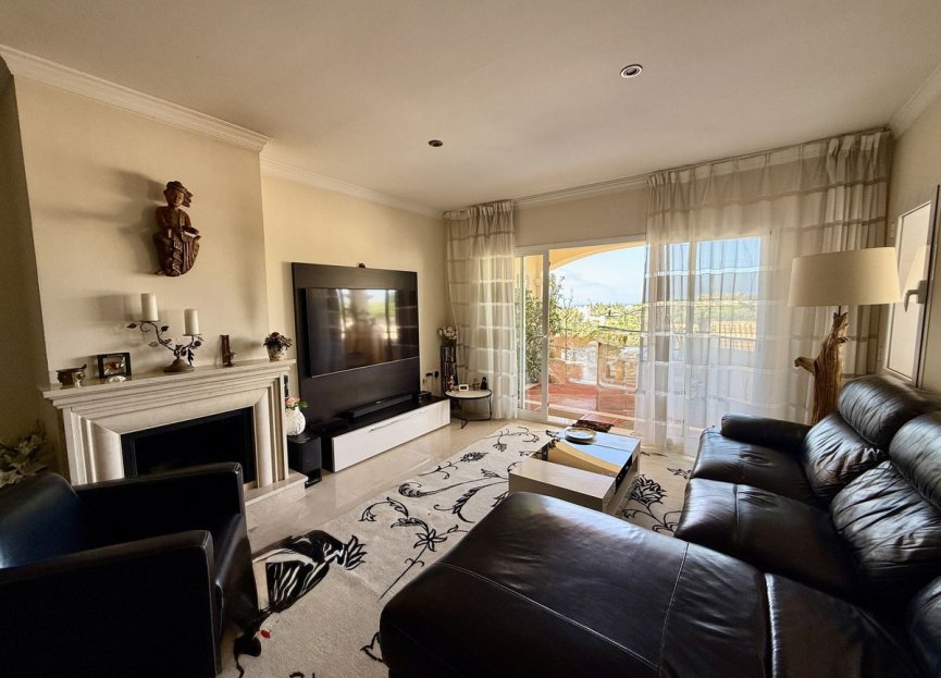 Resale - Apartment - Middle Floor Apartment - Marbella - Elviria