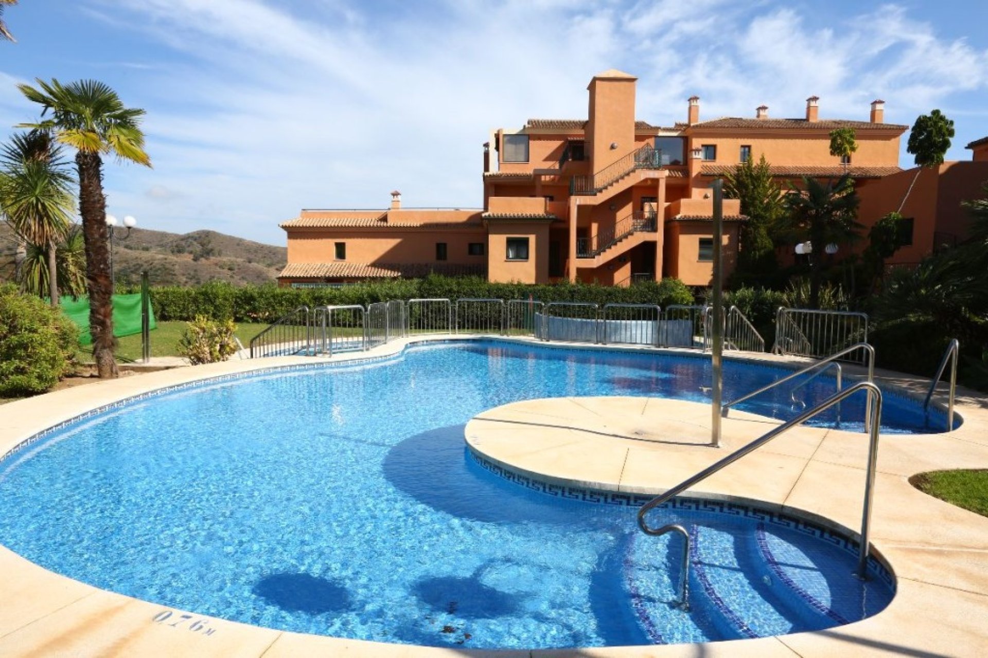 Resale - Apartment - Middle Floor Apartment - Marbella - Elviria