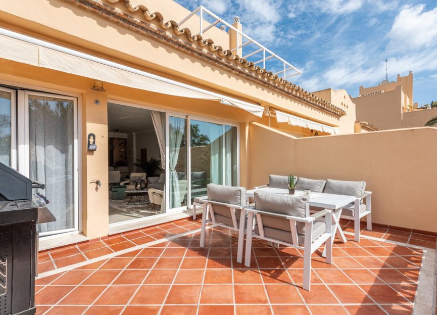 Resale - Apartment - Middle Floor Apartment - Marbella - Elviria