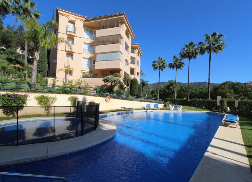 Resale - Apartment - Middle Floor Apartment - Marbella - Elviria
